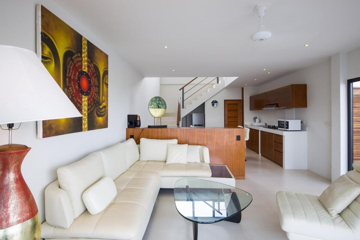 2 Bed Seaview 5 Mins To A2 Villa