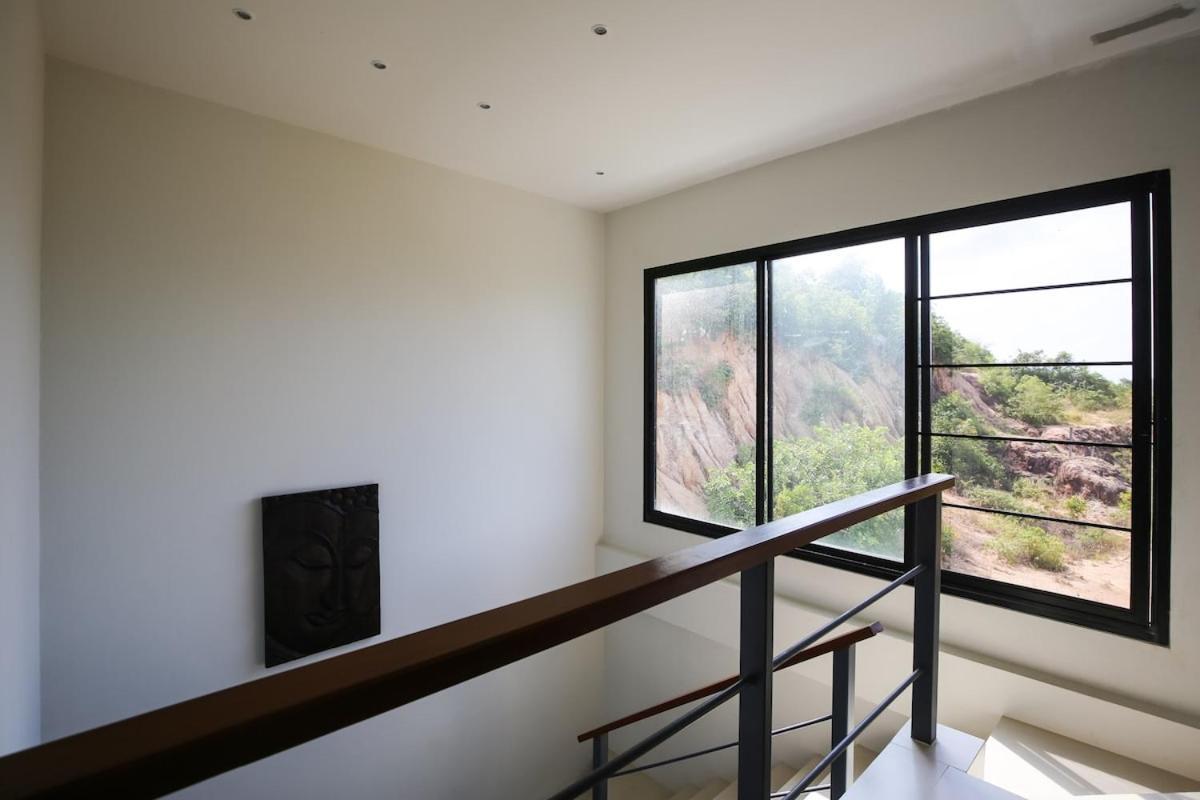 2 Bed Seaview 5 Mins To A2 Villa