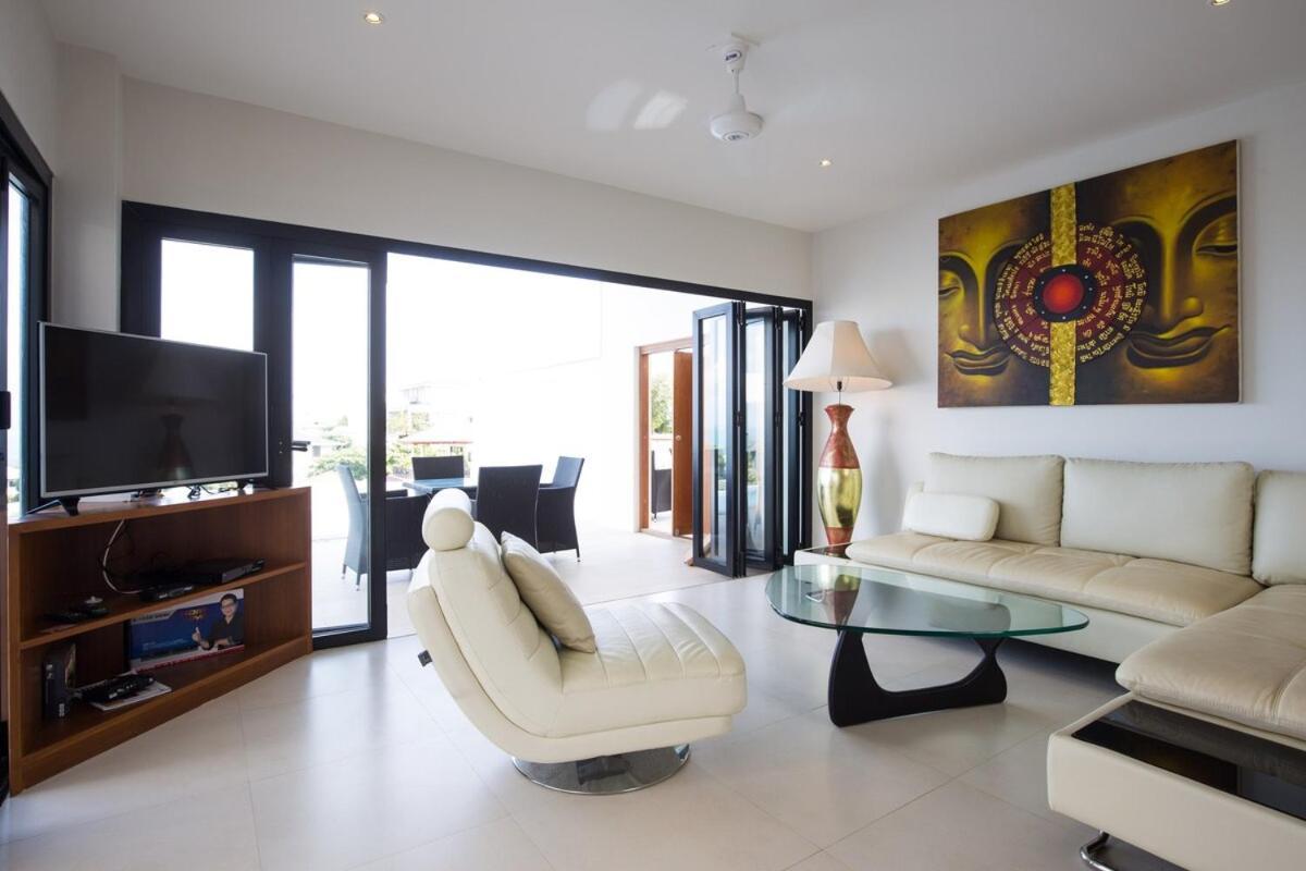 2 Bed Seaview 5 Mins To A2 Villa *