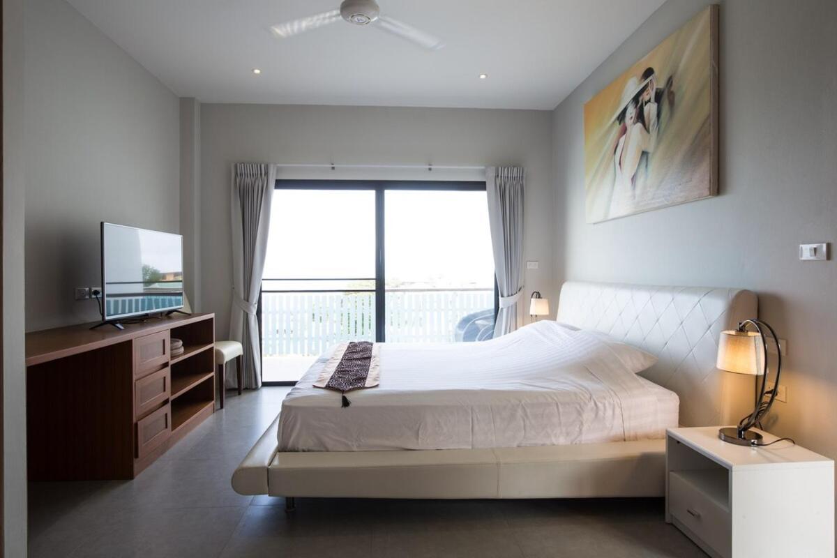 Villa 2 Bed Seaview 5 Mins To A2