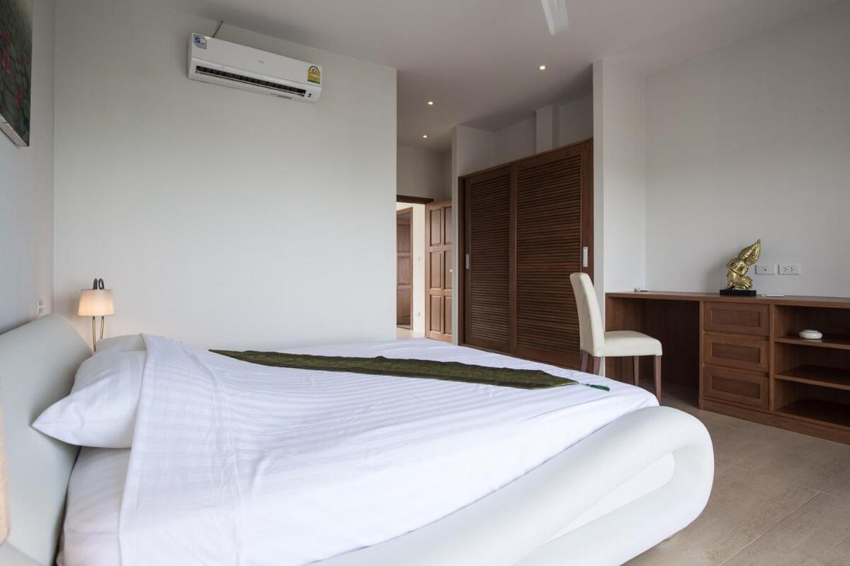 2 Bed Seaview 5 Mins To A2 Villa *