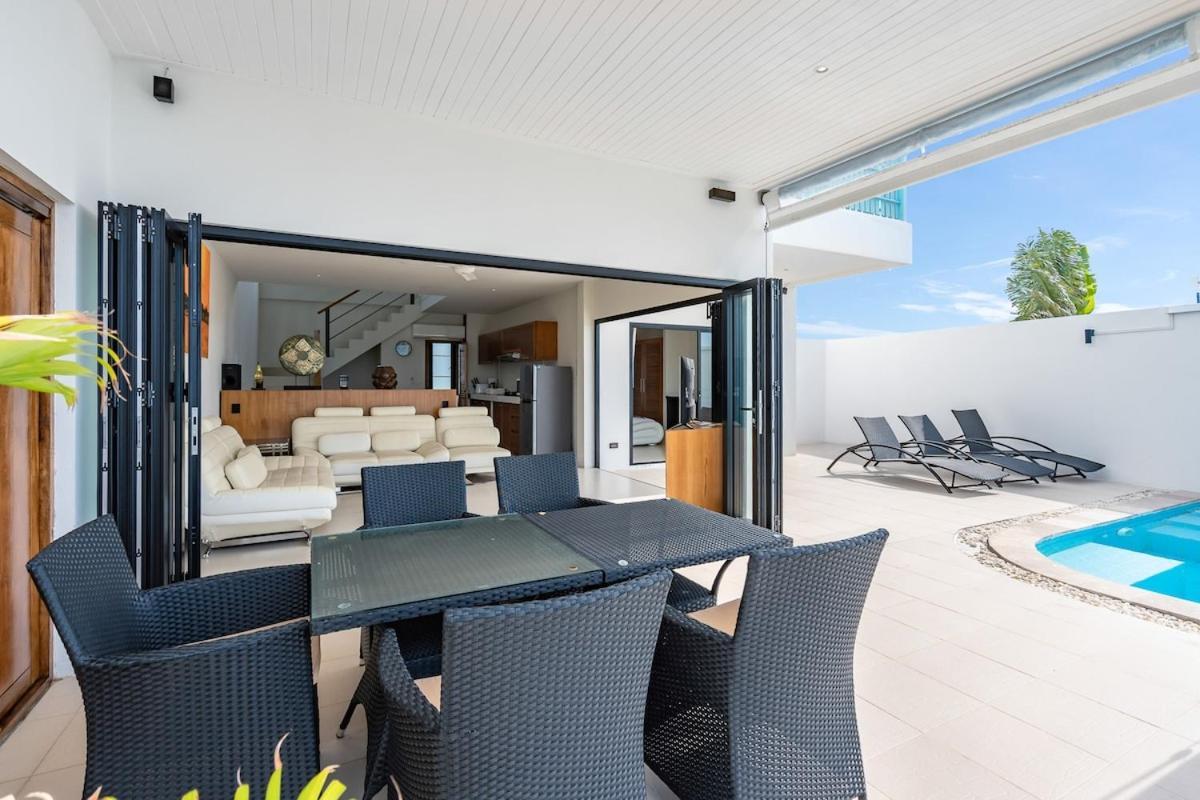 2 Bed Seaview 5 Mins To A2 Villa