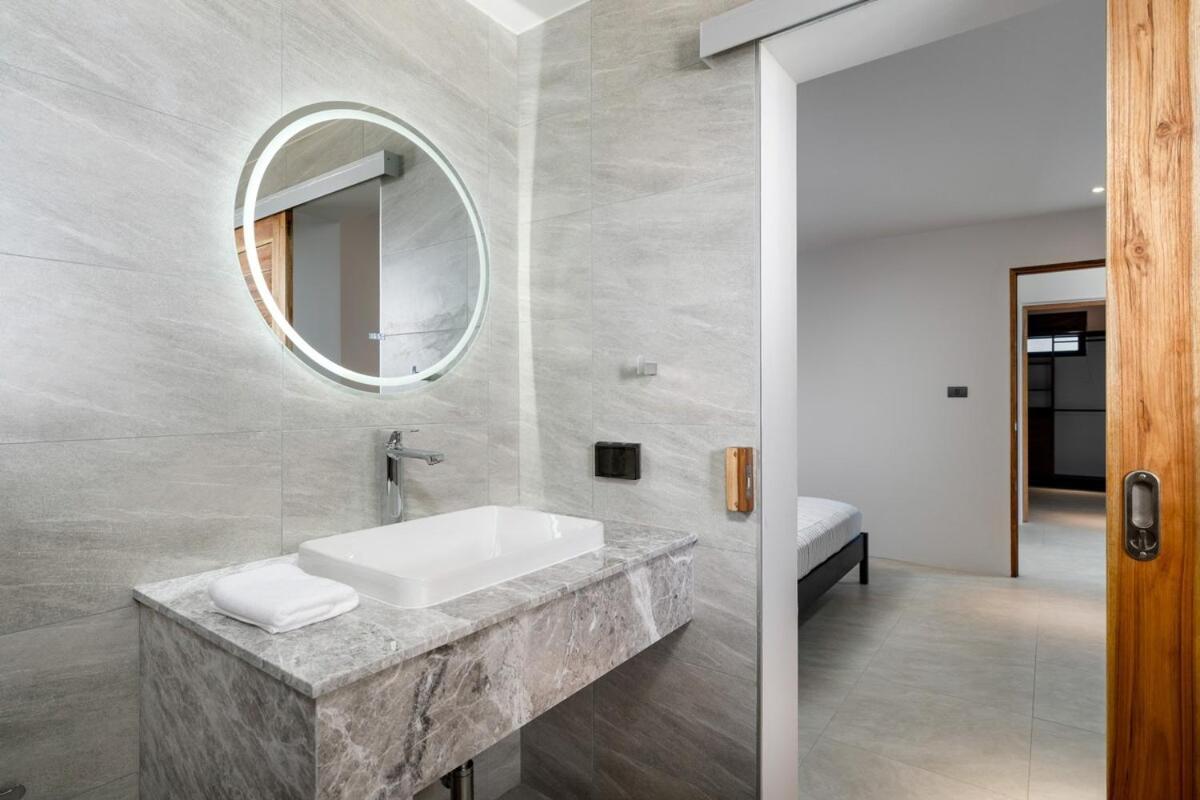 Penthouse Seaview Floor * Ban Thong Phlu