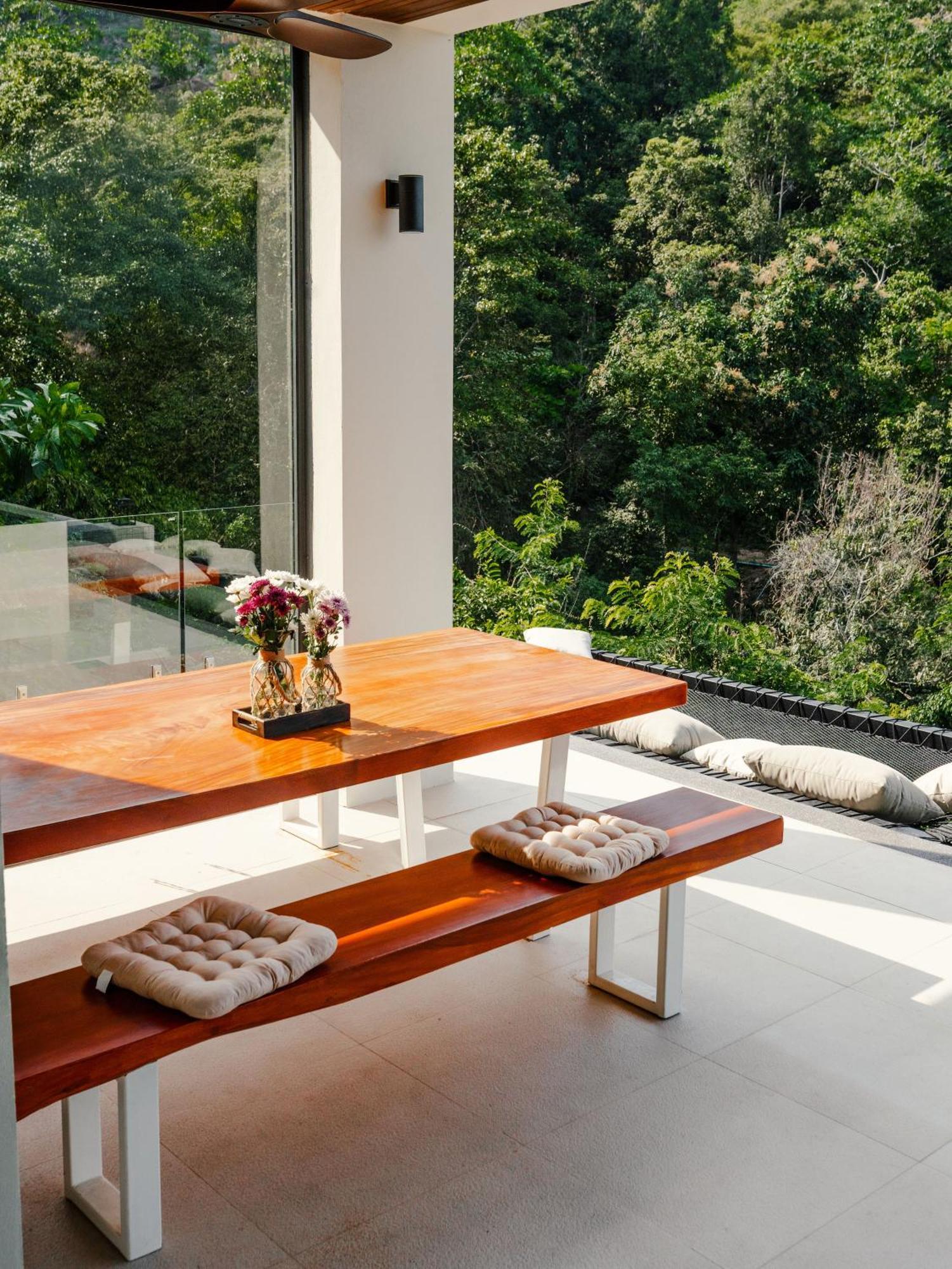Villa Luxury 3 Bdr - Infinity Pool & Ocean Views *
