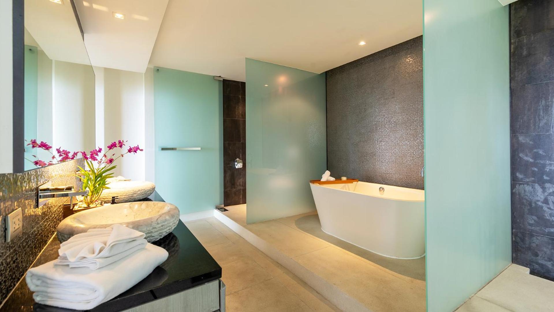 Zest : Ultra-luxurious Five Star *
