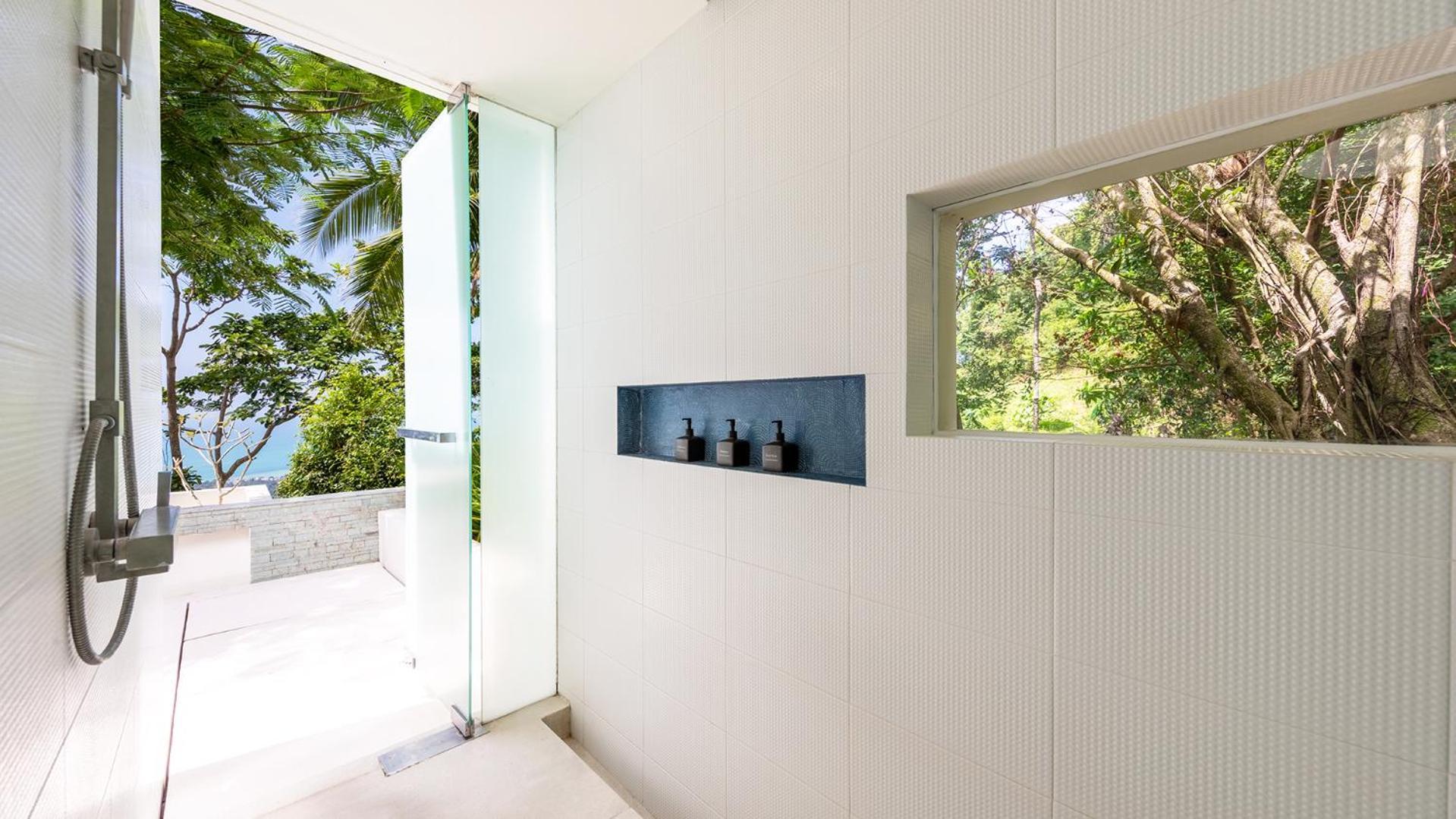 Zest : Ultra-luxurious Five Star *