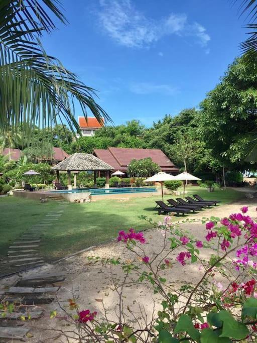 2 Bedroom Beachfront Bang Po Villa