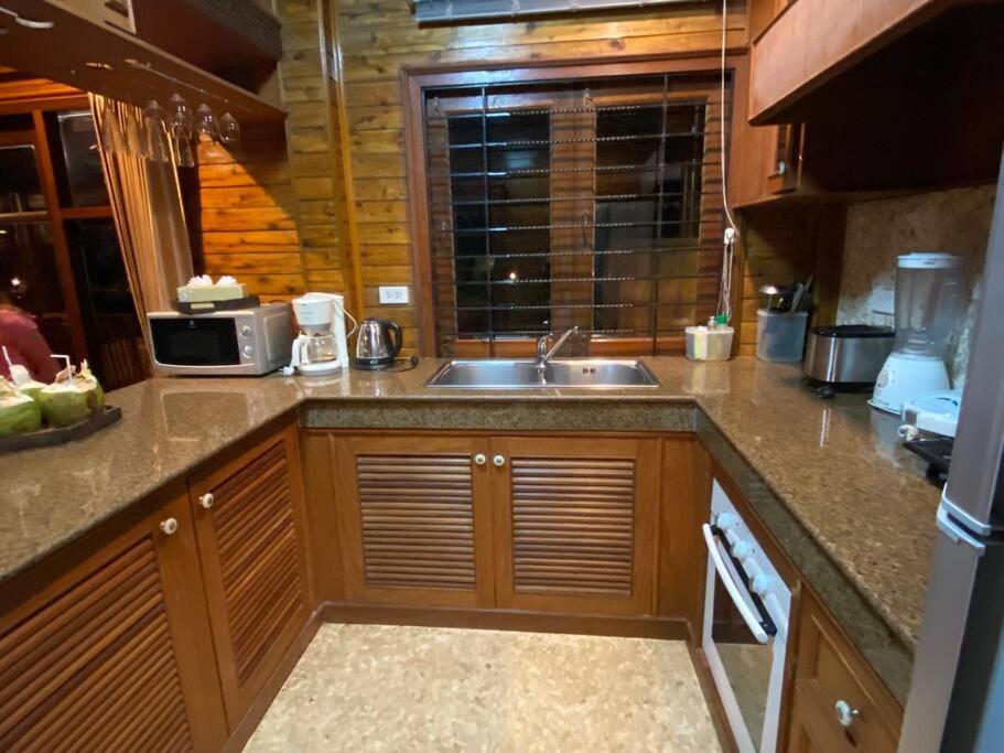 2 Bedroom Beachfront Bang Po Villa *