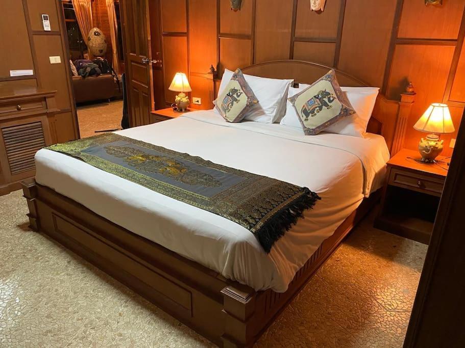 Villa 2 Bedroom Beachfront Bang Po Koh Samui