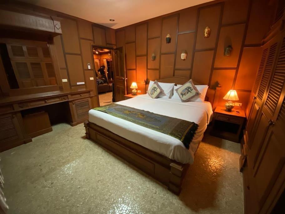 2 Bedroom Beachfront Bang Po Villa