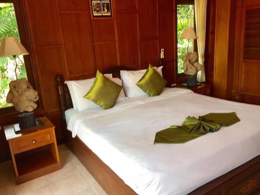 Villa 2 Bedroom Beachfront Bang Po Koh Samui