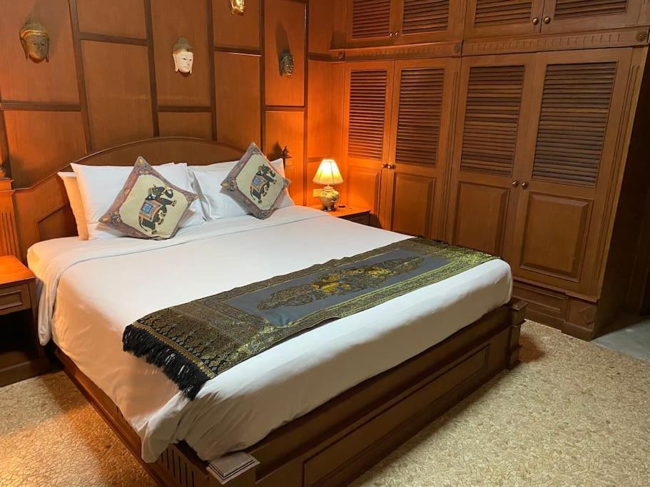 2 Bedroom Beachfront Bang Po *