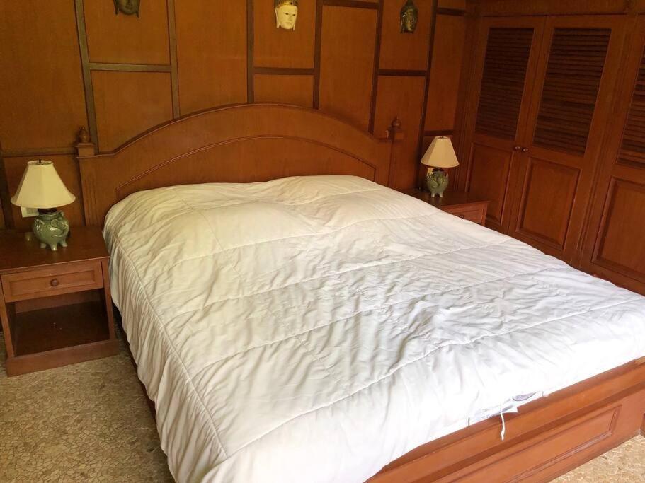 Villa 2 Bedroom Beachfront Bang Po