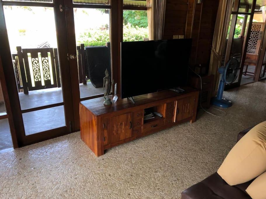 2 Bedroom Beachfront Bang Po Villa