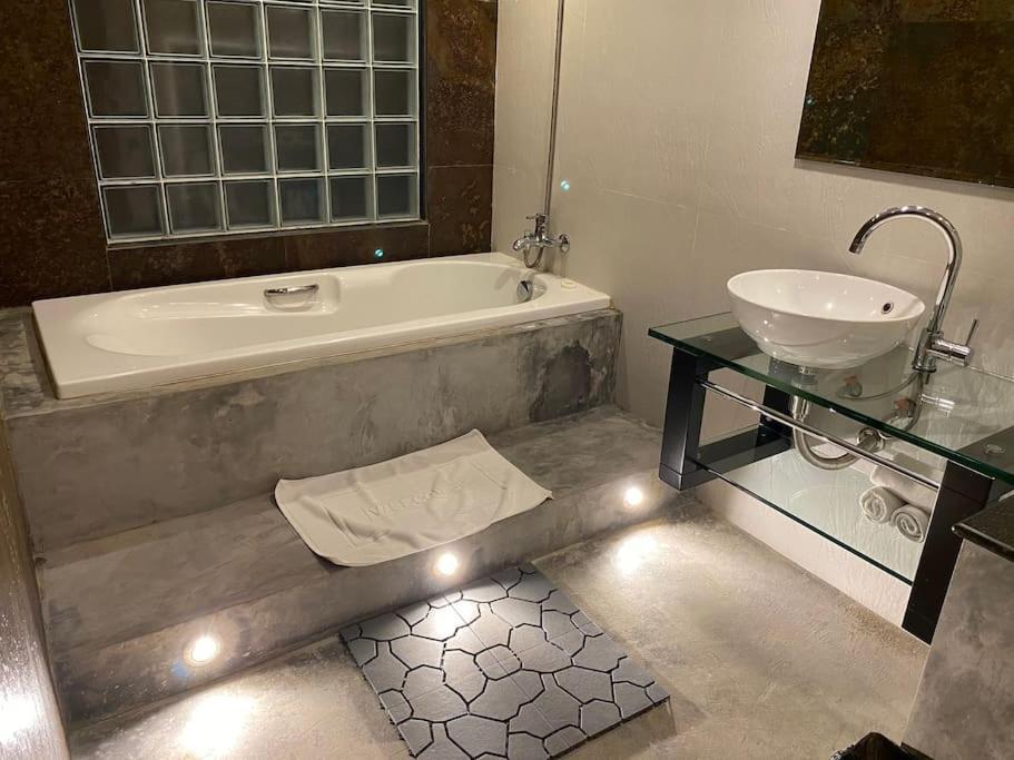 Villa 2 Bedroom Beachfront Bang Po *