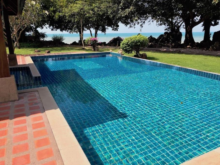 2 Bedroom Beachfront Bang Po *