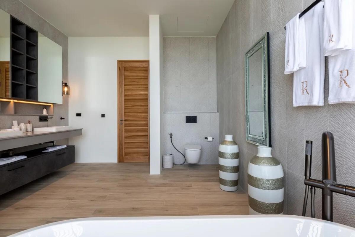 Raphy - Palatial & Luxurious Retreat *