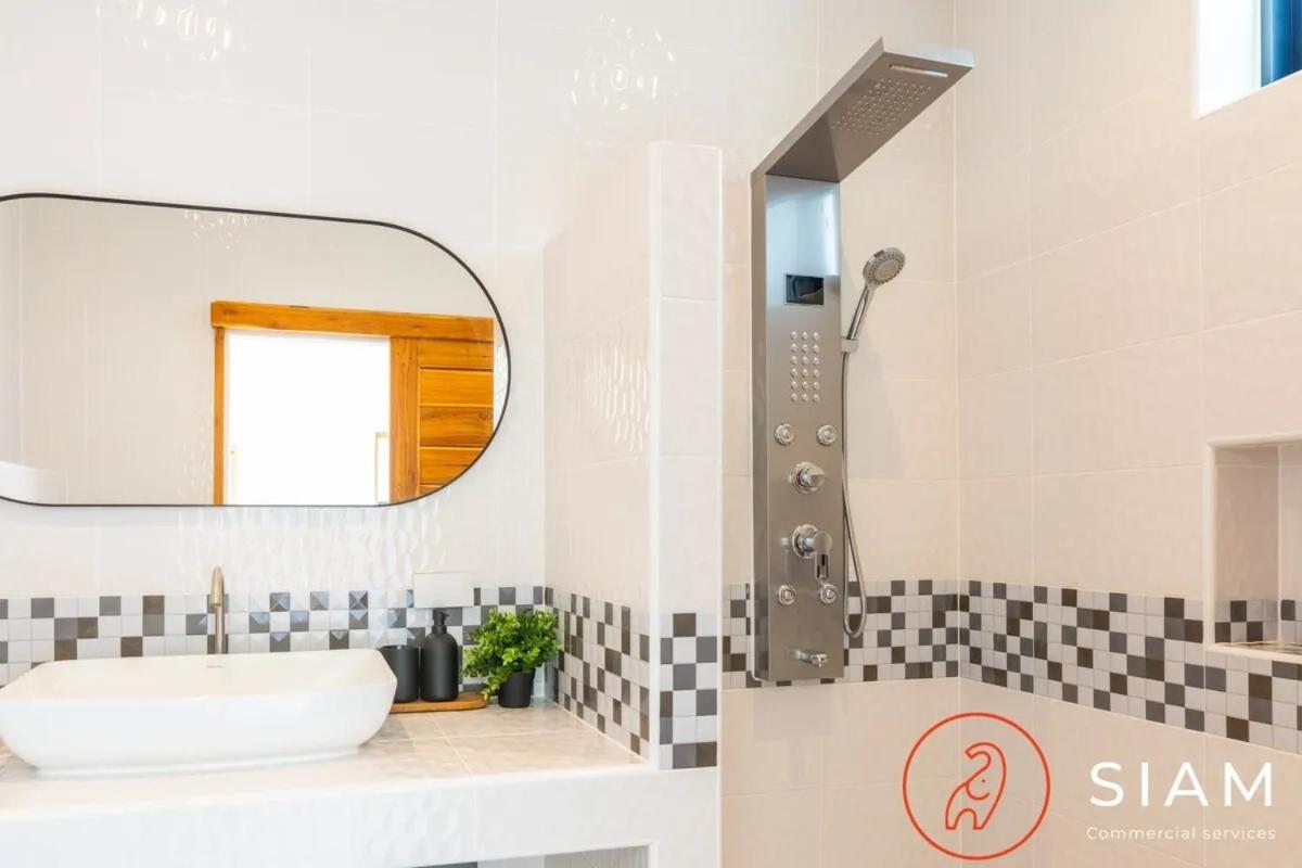 Laura 2br & Private Pool *
