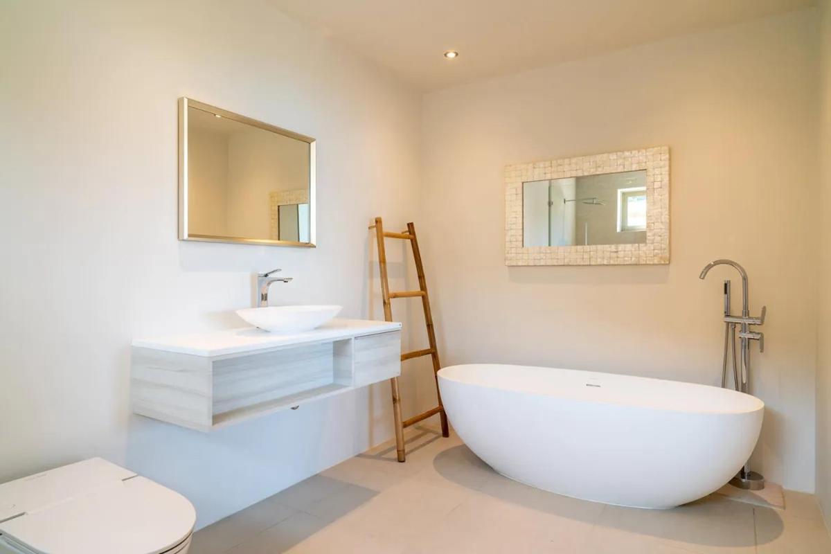 Villa Lotus Bay Luxurious Retreat In