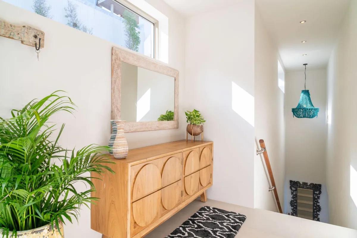 Lotus Bay Luxurious Retreat In *