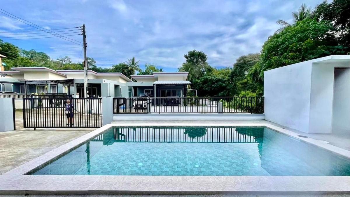 Villa New Spacious 3br Mountain View, Private Pool & Near Ferry *