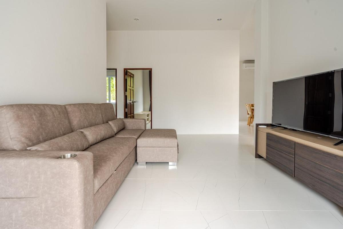 New Spacious 3br Mountain View, Private Pool & Near Ferry Villa