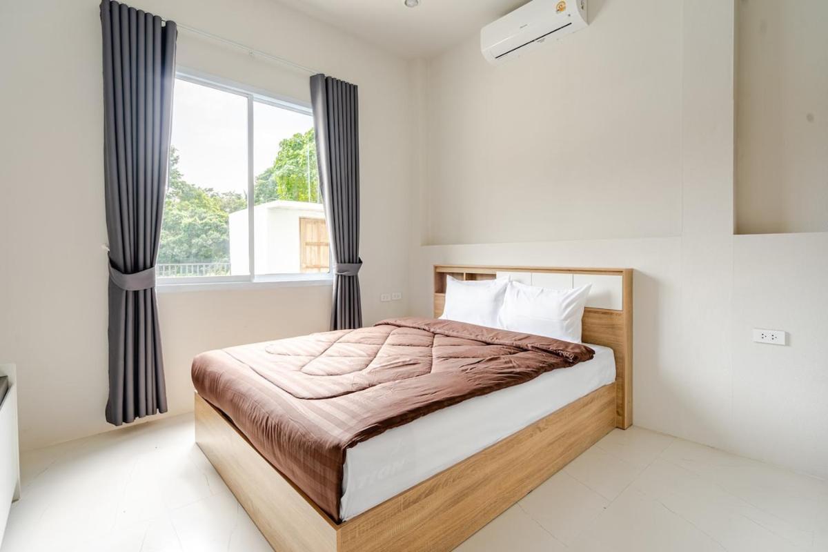 Villa New Spacious 3br Mountain View, Private Pool & Near Ferry Ban Bang Makham