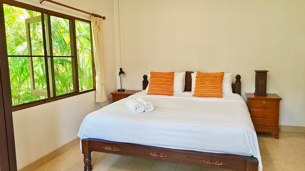 Dua - Beachfront Sunset Garden Villa