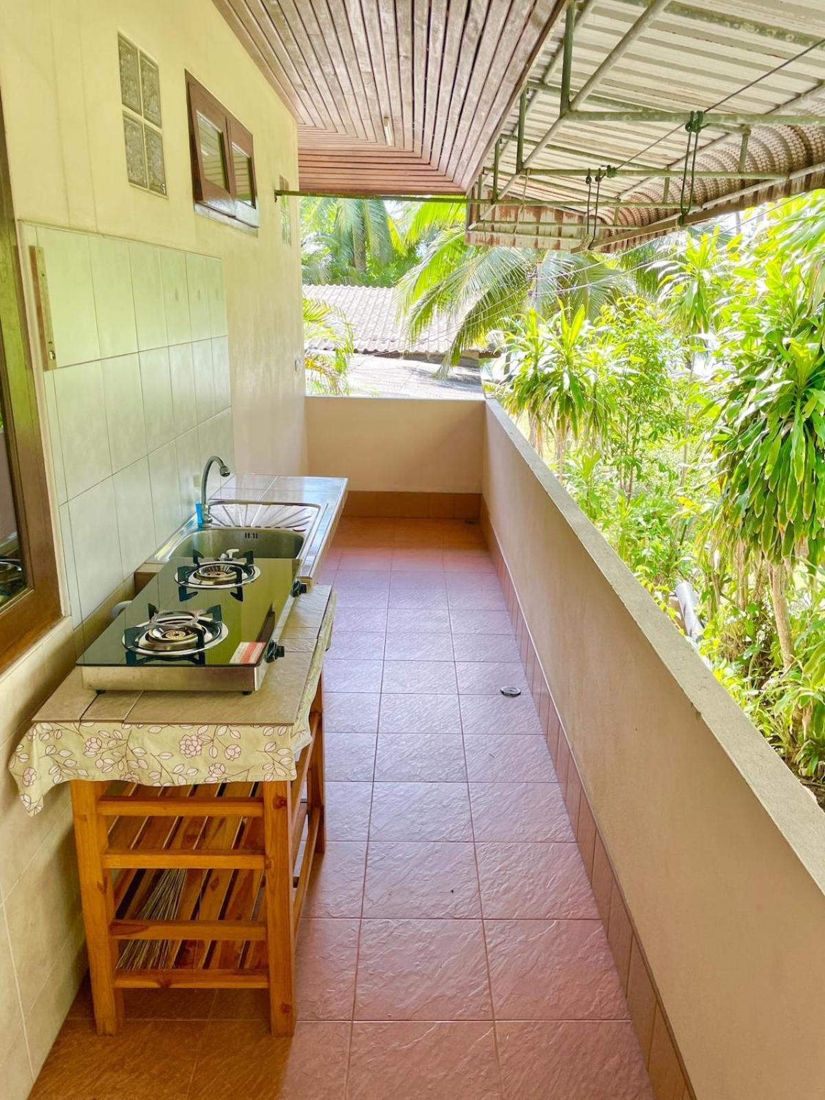Dua - Beachfront Sunset Garden *