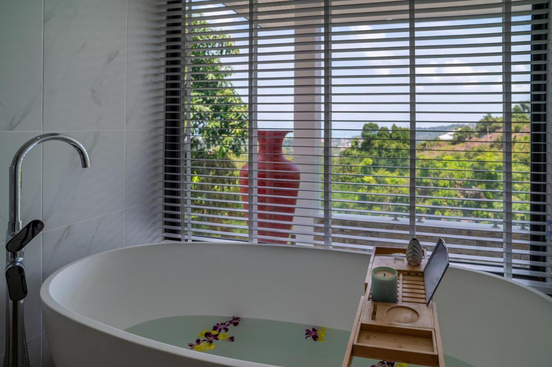 Brand New 3 Bed Sea View - Kbr31