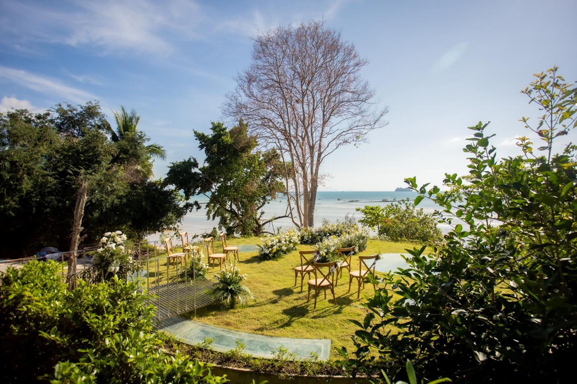 Vows Beachfront Hotel Ban Bang Po