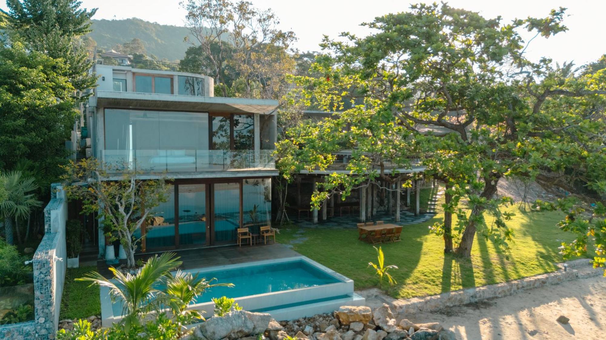 Hotel Vows Beachfront