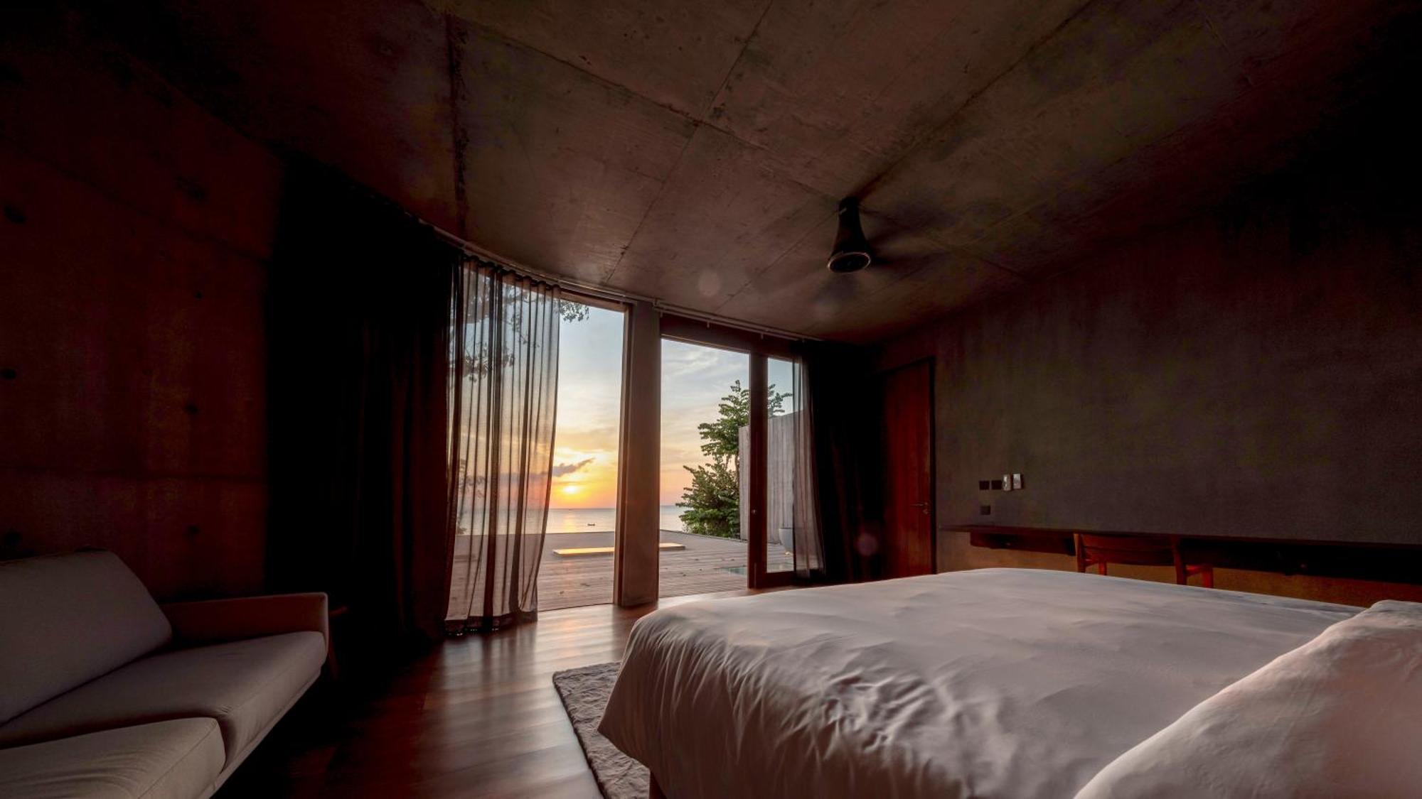 Hotel Vows Beachfront