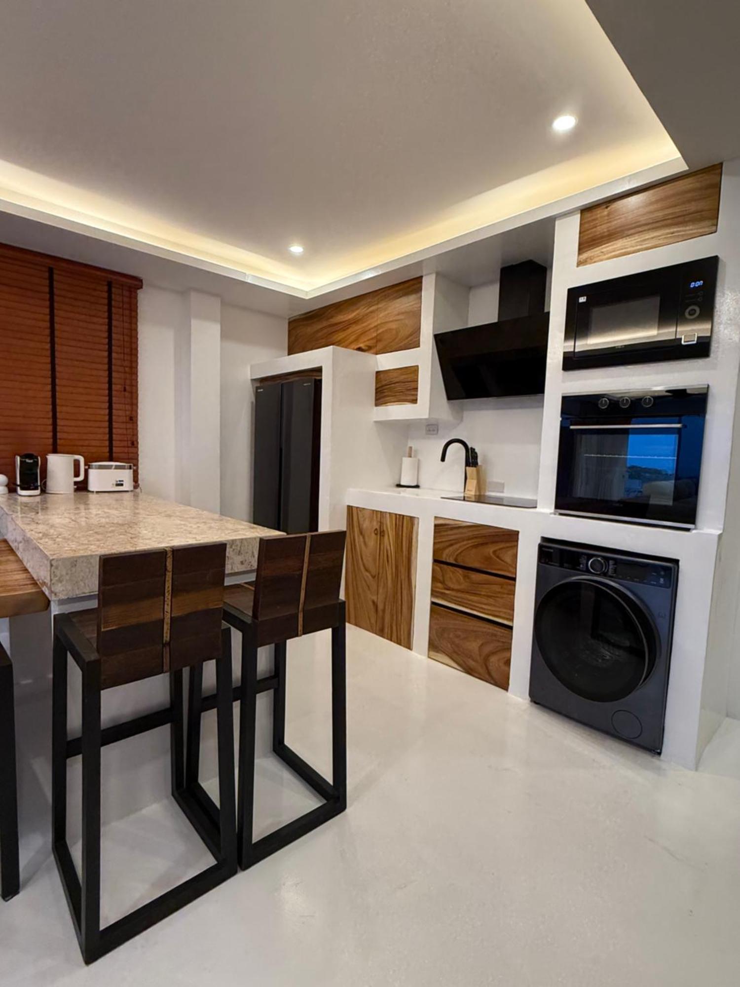 Elvis Minimum 3 Nights Close Until June! Apartment *