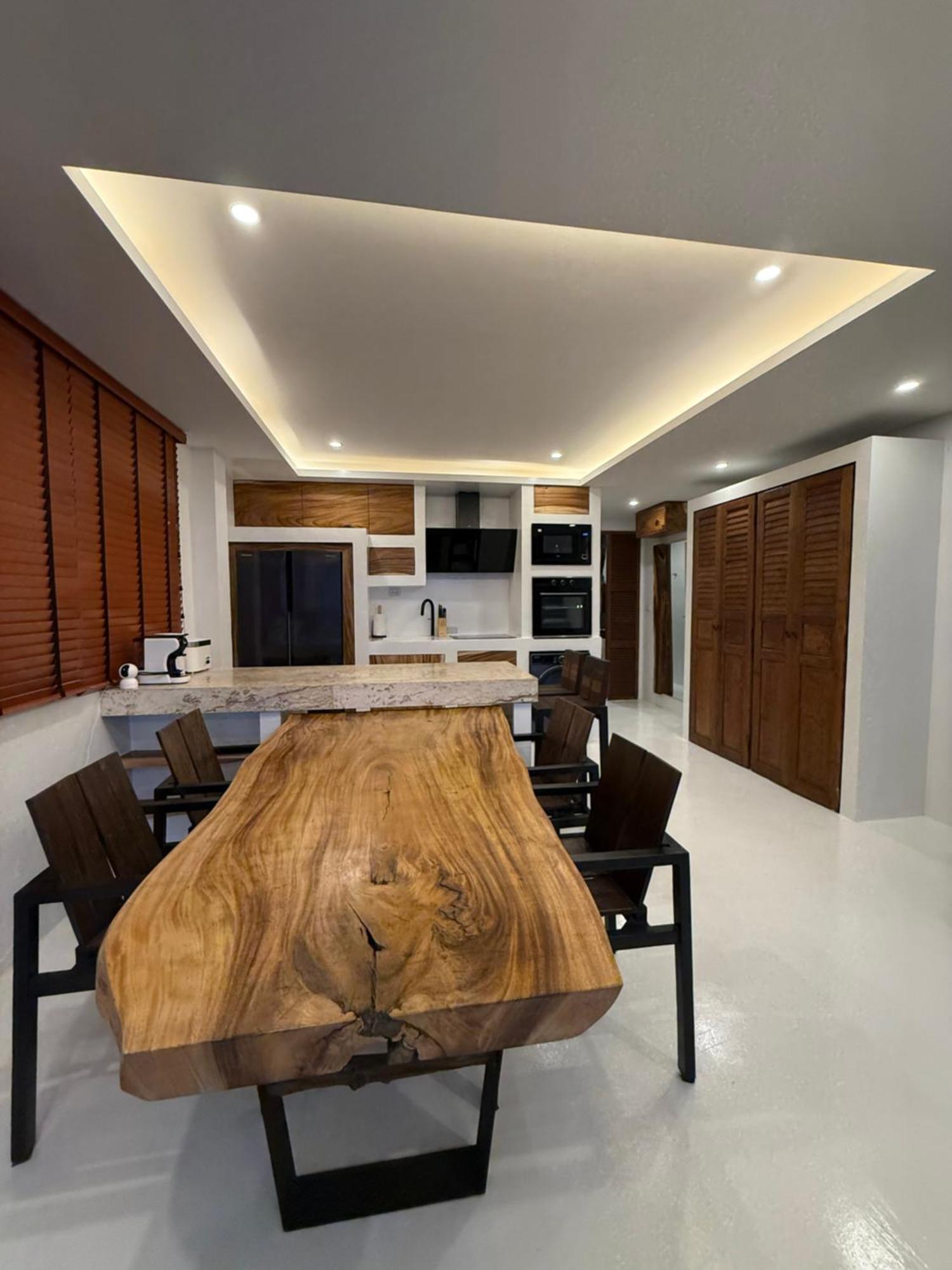 Elvis Minimum 3 Nights Close Until June! Amphoe Koksamui