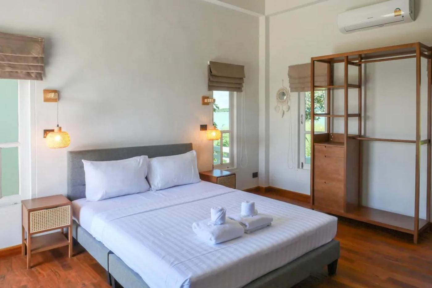 Danisam Estate 4br Sunset Front & Pool