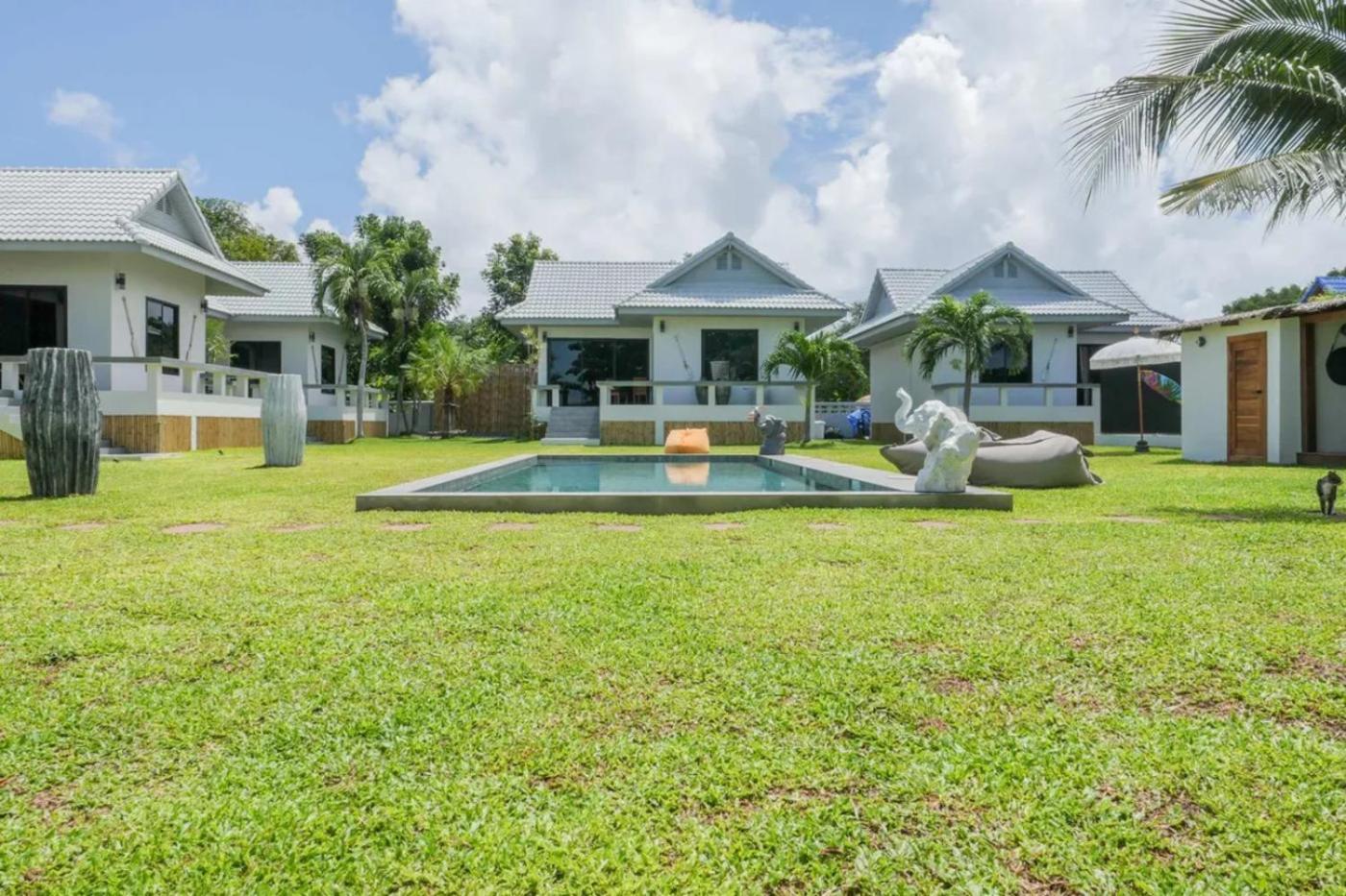 Danisam Estate 4br Sunset Front & Pool *