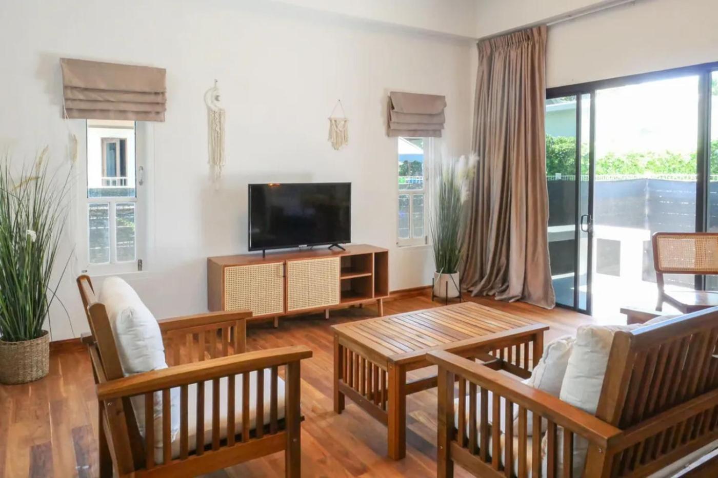 Villa Danisam Estate 4br Sunset Front & Pool