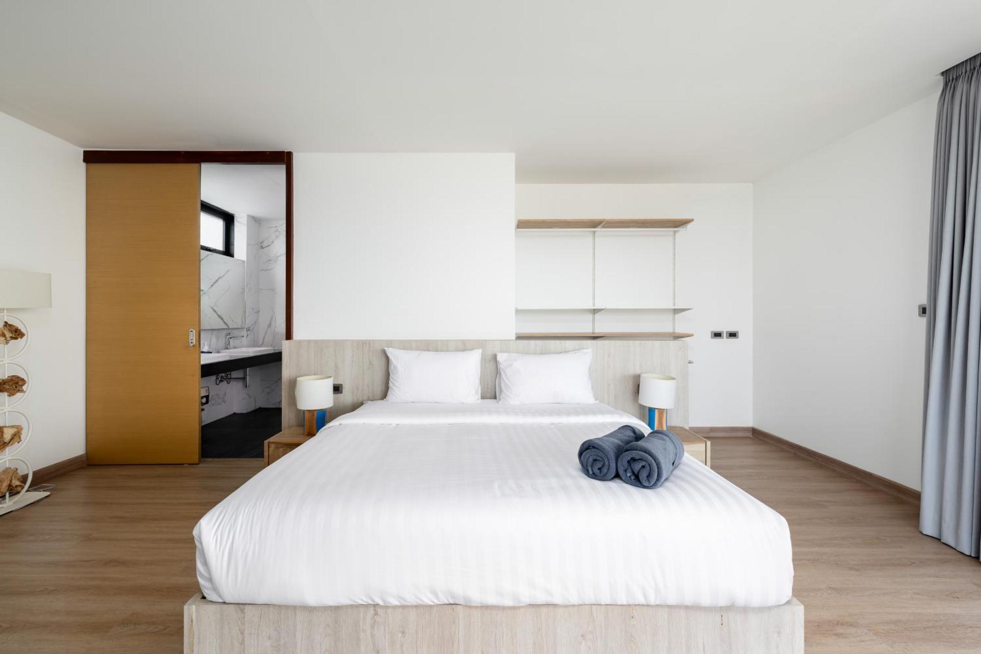 Serenity Bay, Modern 4-br Partial Sea View Amphoe Koksamui