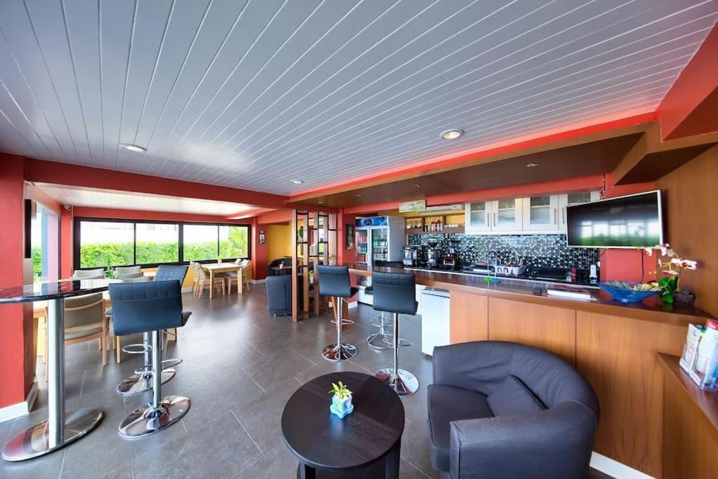 Family Stunning Seaview Great Location *