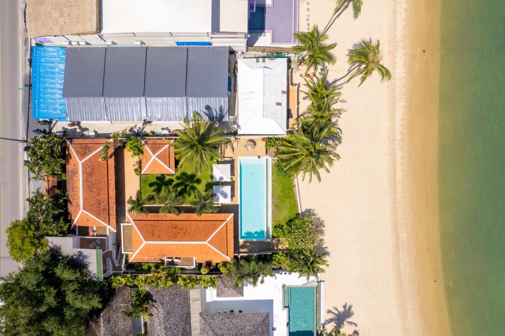 Bacaya Beachfront Vila Pantai Bangrak