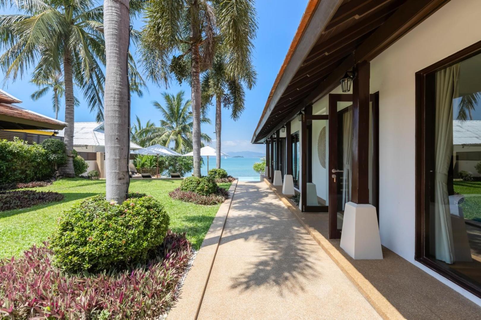 Bacaya Beachfront Vila *