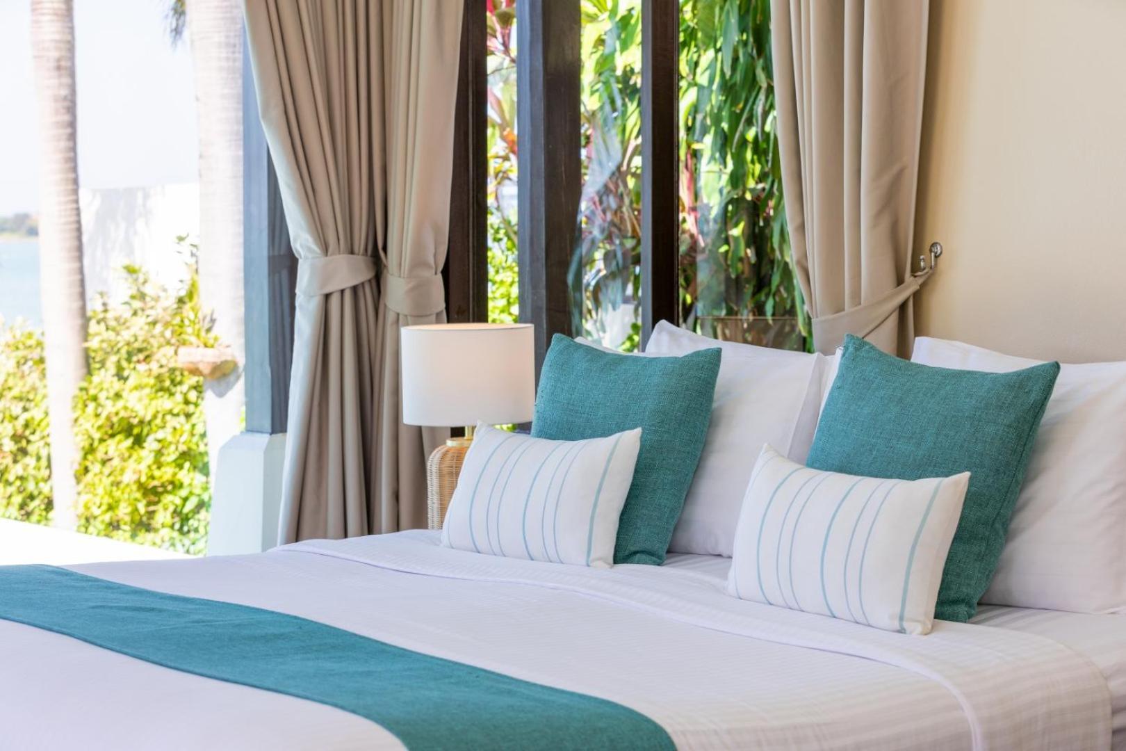 Bacaya Beachfront Vila *