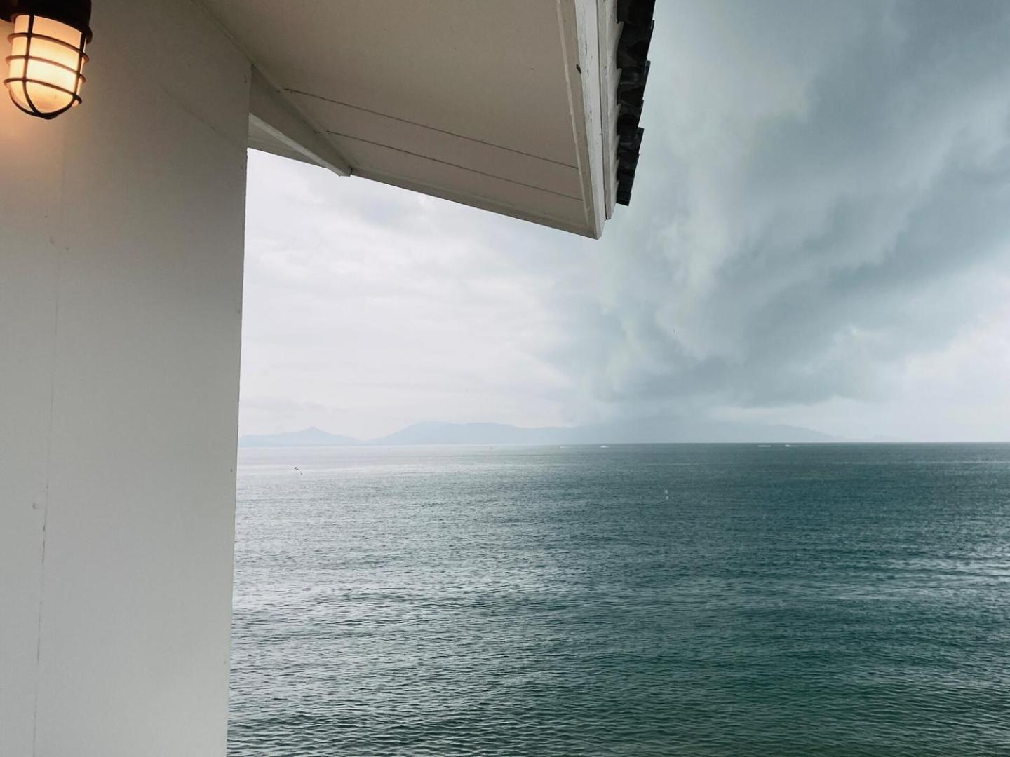 Peaceful Hideaway With Stunning View Access Apartment *
