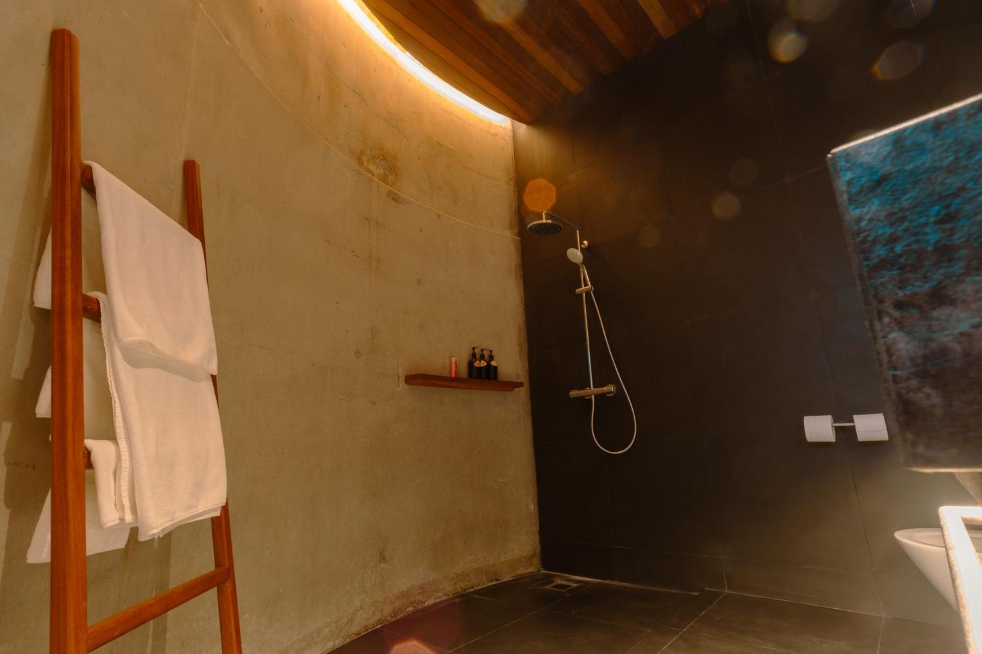 Vows Beachfront Hotel 3*
