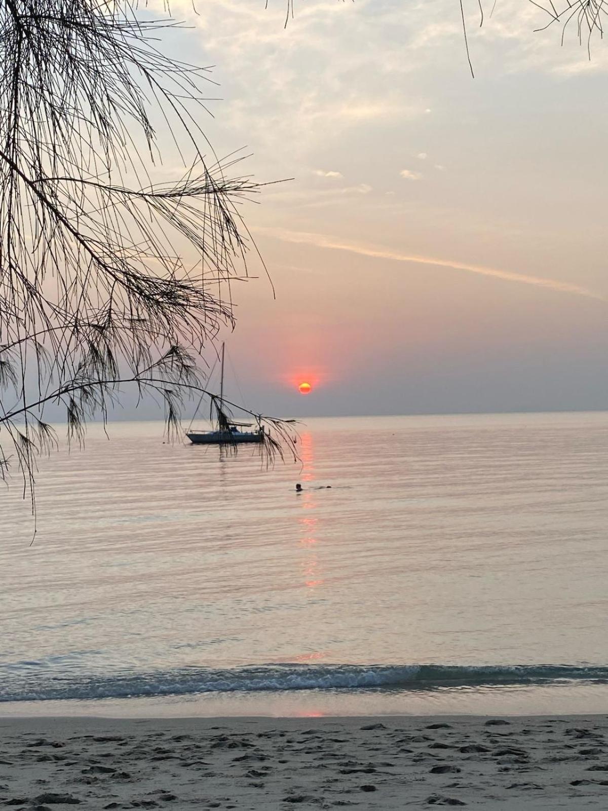 Beachfront Tiny House, Koh Samui, Thailand By Thaniie Amphoe Koksamui