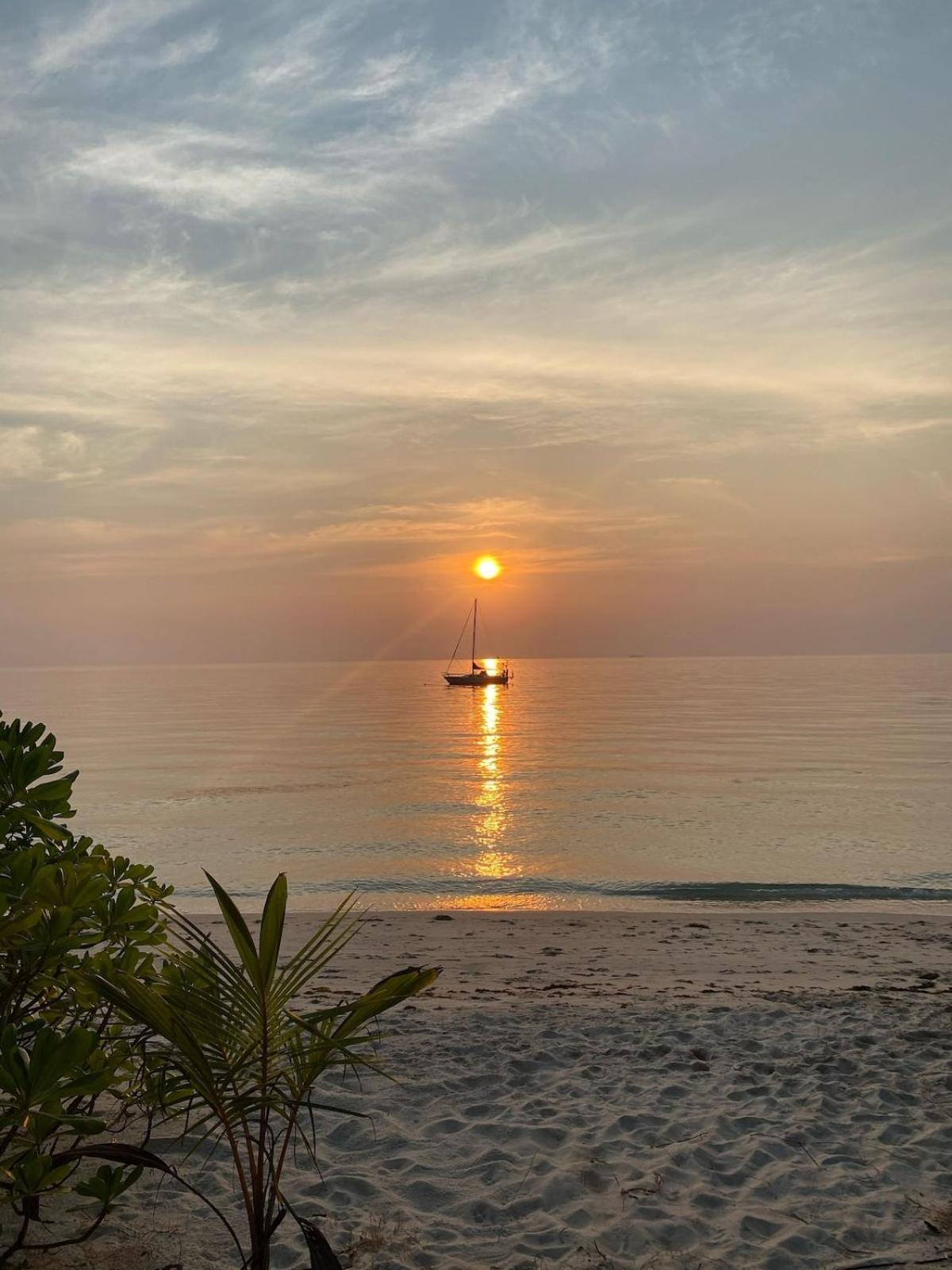 Beachfront Tiny House, Koh Samui, Thailand By Thaniie