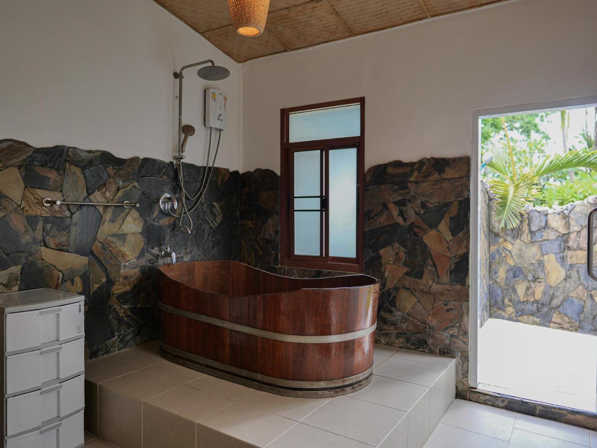 The Wooden House 3br - Sunset Garden Villa