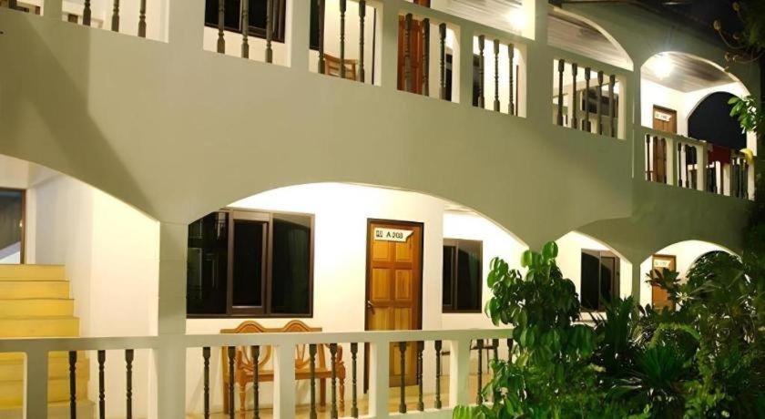 Hotel Holiday Park Hotel 3*