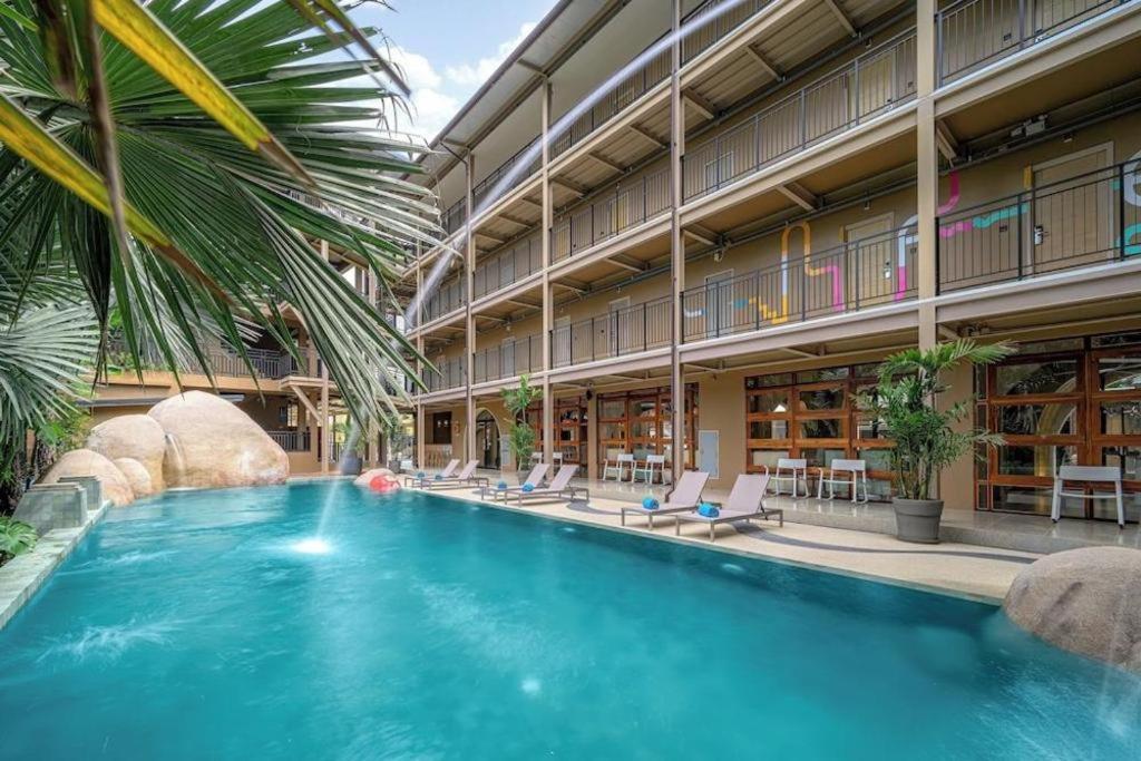 Holiday Park Hotel
